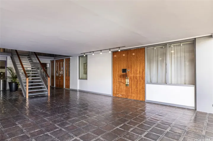 Excellent ground floor unit with great visibility.