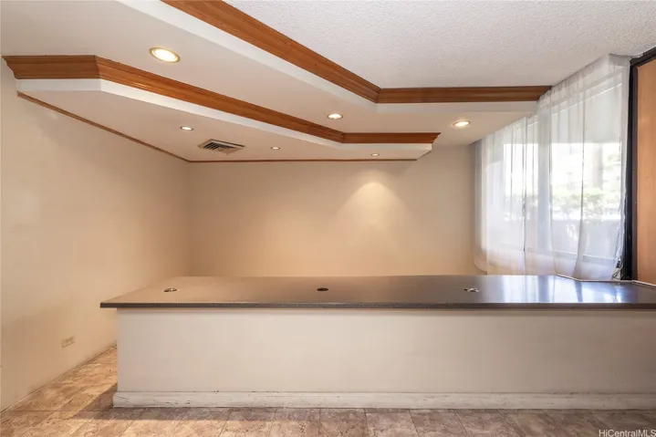 Nice reception/front desk area right at entrance.