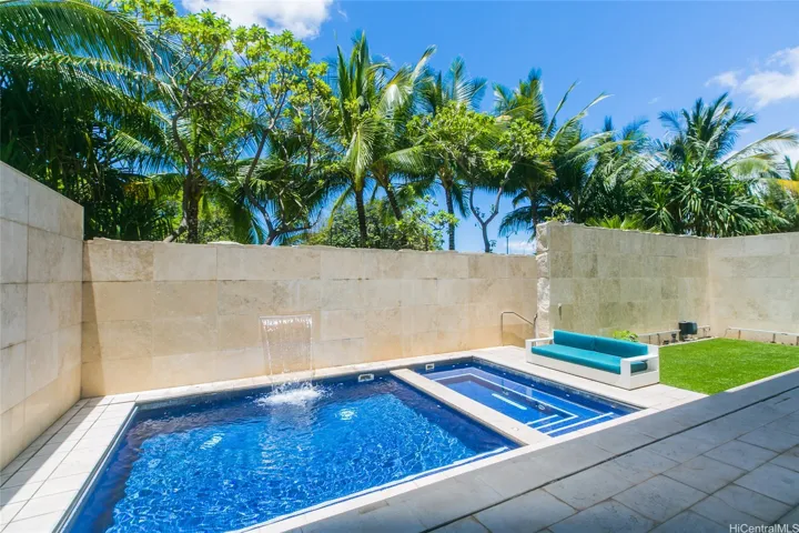 1118 Ala Moana Boulevard 2, Honolulu, Hawaii 96814, 4 Bedrooms Bedrooms, ,3 BathroomsBathrooms,Residential,For Sale,Ala Moana,202512566