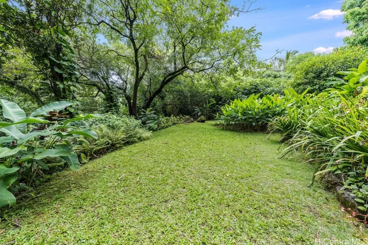 3242 Pelekane Drive, Honolulu, Hawaii 96817, ,Residential,For Sale,Pelekane,202512592