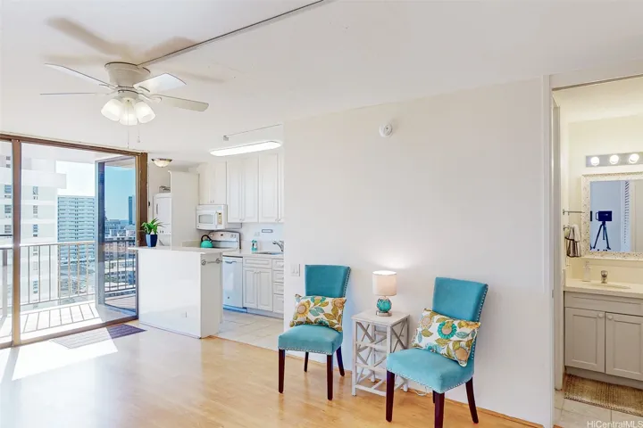 1630 Liholiho Street 1203, Honolulu, Hawaii 96822, 1 Bedroom Bedrooms, ,1 BathroomBathrooms,Residential,For Sale,Liholiho,202512821