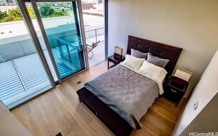 Main bedroom with sliding door leading to the lanai.