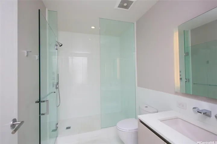 2nd bedroom bath