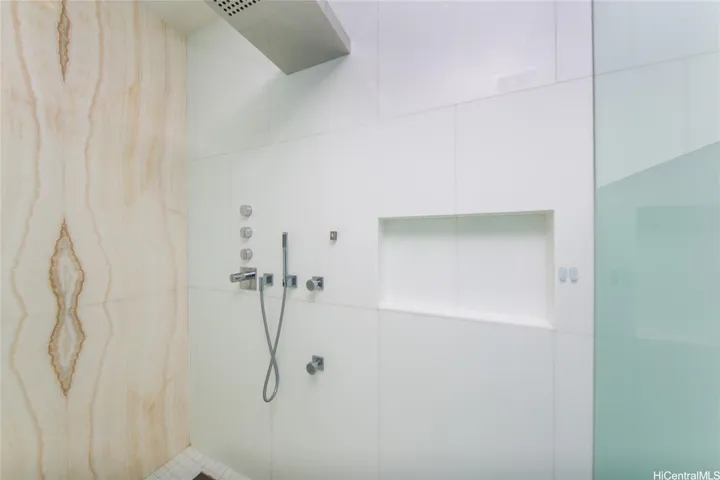 Main bath shower.