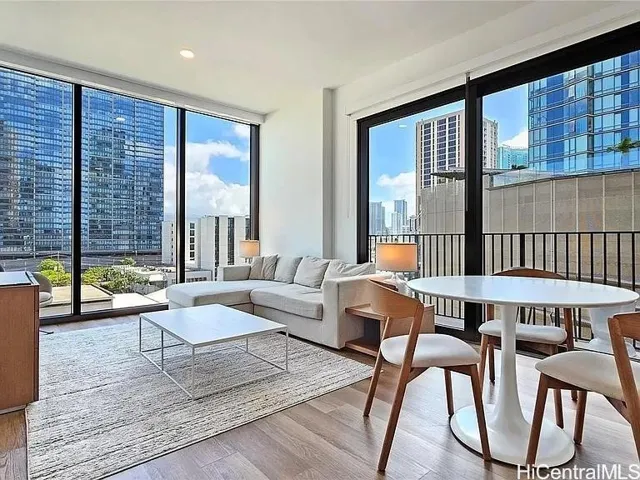 987 Queen Street 714, Honolulu, Hawaii 96814, 2 Bedrooms Bedrooms, ,2 BathroomsBathrooms,Residential Lease,For Rent,Queen,202513463