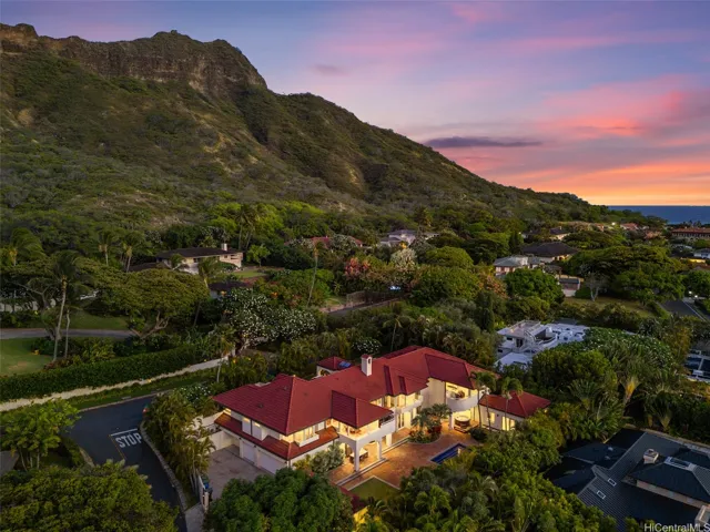 Located on the scenic slopes of iconic Diamond Head