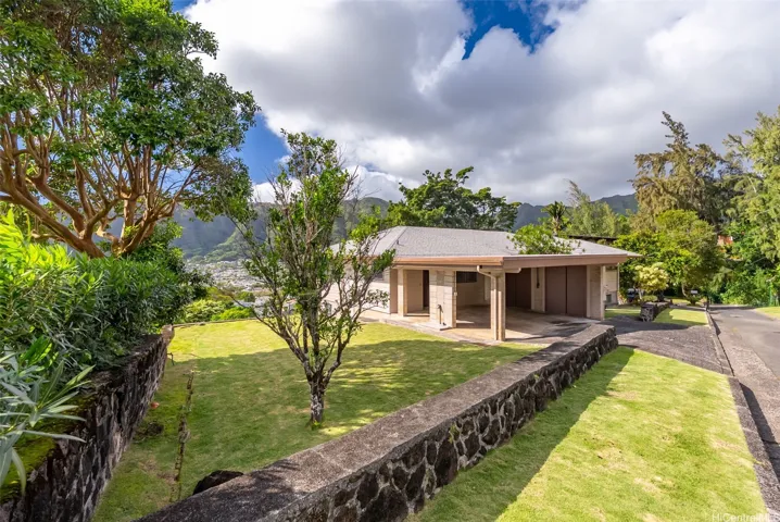 3129 Beaumont Woods Place, Honolulu, Hawaii 96822, 5 Bedrooms Bedrooms, ,3 BathroomsBathrooms,Residential,For Sale,Beaumont Woods,202514023
