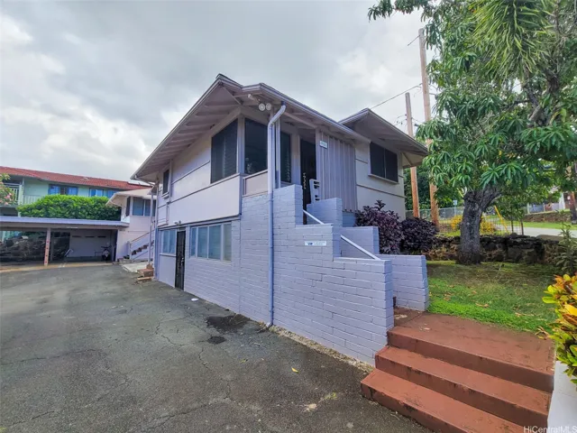 1708 Nakiu Place, Honolulu, Hawaii 96822, 7 Bedrooms Bedrooms, ,4 BathroomsBathrooms,Residential,For Sale,Nakiu,202515328