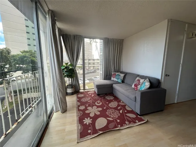 1702 Kewalo Street 204, Honolulu, Hawaii 96822, 2 Bedrooms Bedrooms, ,1 BathroomBathrooms,Residential,For Sale,Kewalo,202515506