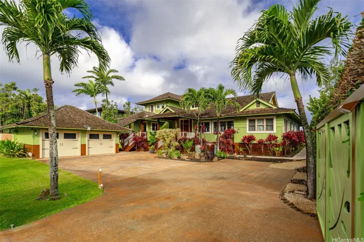 Driveway entrance from street.Private.