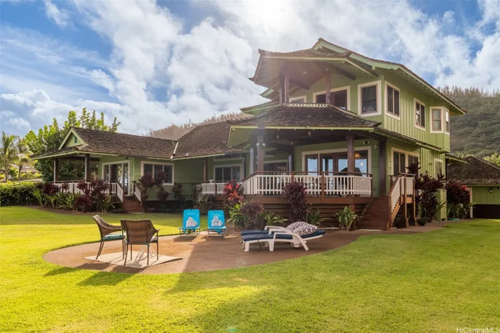 Beachside yard with lanais and Sun lounging area.