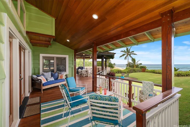 Large lanai off living room and kitchen
