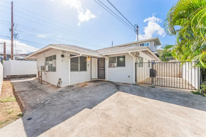 2211 Kalihi Street A, Honolulu, Hawaii 96819, 3 Bedrooms Bedrooms, ,2 BathroomsBathrooms,Residential,For Sale,Kalihi,202516274