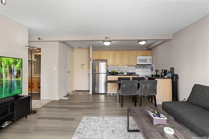 229 Paoakalani Avenue 902, Honolulu, Hawaii 96815, 1 Bedroom Bedrooms, ,1 BathroomBathrooms,Residential,For Sale,Paoakalani,202516858