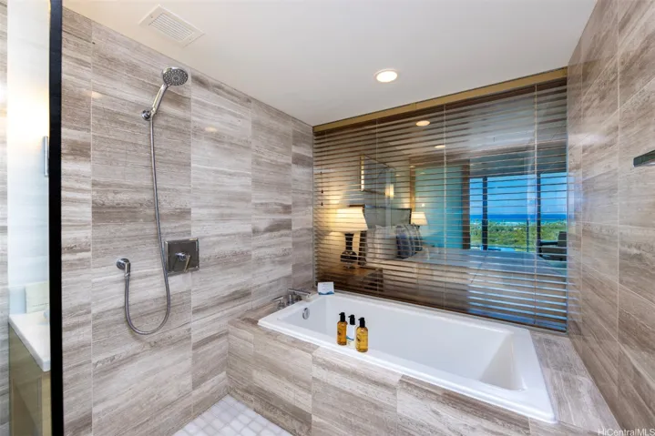 383 Kalaimoku Street 1213, Honolulu, Hawaii 96815, ,1 BathroomBathrooms,Residential,For Sale,Kalaimoku,202517171
