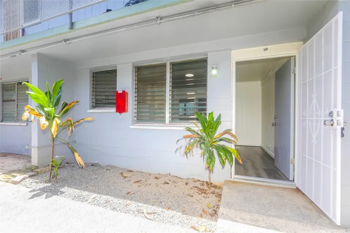 1719 Nuuanu Avenue 5c, Honolulu, Hawaii 96817, 2 Bedrooms Bedrooms, ,1 BathroomBathrooms,Residential Lease,For Rent,Nuuanu,202517217