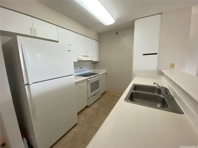 215 N King Street 2402, Honolulu, Hawaii 96817, 2 Bedrooms Bedrooms, ,2 BathroomsBathrooms,Residential Lease,For Rent,King,202517239