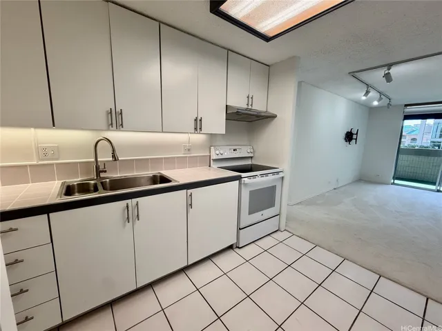 1099 Ala Napunani Street 202, Honolulu, Hawaii 96818, 1 Bedroom Bedrooms, ,1 BathroomBathrooms,Residential,For Sale,Ala Napunani,202517389