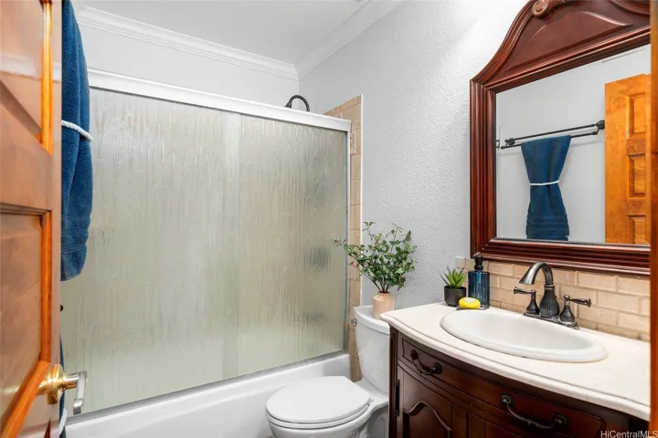 Upstairs Hallway Bath