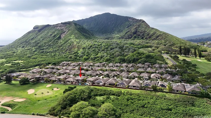 The Koko Villas enjoy a premier location nestled between the Hawaii Kai Golf Course and the iconic Koko Head landmark.