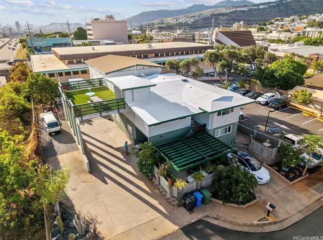1040 13th Avenue, Honolulu, Hawaii 96816, 5 Bedrooms Bedrooms, ,4 BathroomsBathrooms,Residential,For Sale,13th,202517967
