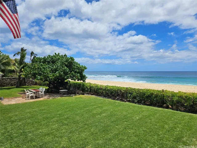 Watch whales, dolphins, green sea turtles, and surfers frolic in the emerald-blue Makaha ocean just steps from your backyard. Experience nature’s beauty and the vibrant island surf lifestyle daily.