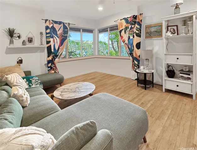 637 Kuaaina Way, Kailua, Hawaii 96734, 4 Bedrooms Bedrooms, ,3 BathroomsBathrooms,Residential,For Sale,Kuaaina,202518348