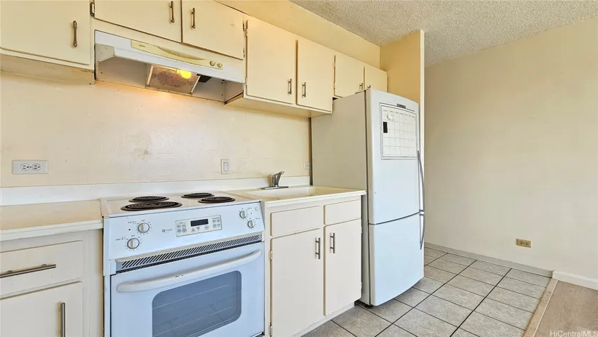 Practical, efficient kitchen.
