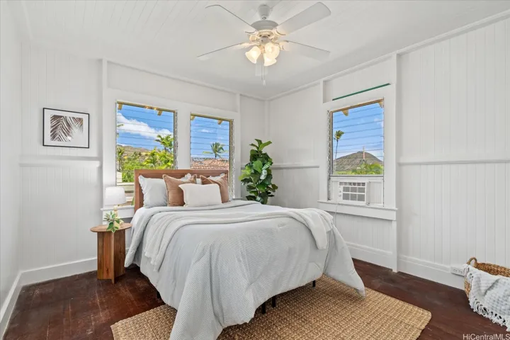 Upstairs bedroom #2 with views of Kokohead & the ocean