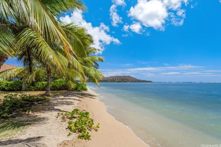 Southeast views from from inviting Paiko Beach