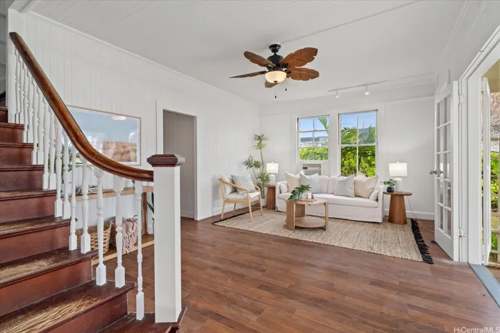 Spacious and bright Living room