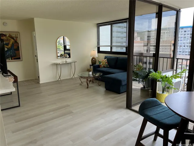 1571 Piikoi Street, Honolulu, HI 96822, 2 Bedrooms Bedrooms, ,1 BathroomBathrooms,Residential Lease,For Rent,Piikoi,202519682