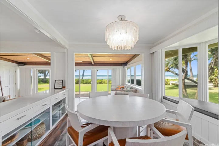 Enjoy casual meals at the kitchen breakfast table, where sweeping ocean views make every moment feel like a getaway. Whether it’s coffee at sunrise or a laid-back lunch, the setting is both relaxed and inspiring. North Shore Haleiwa Hawaii.