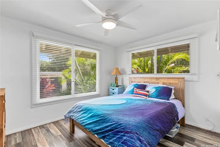 The garden-view guest room offers refreshing cool breezes, providing a tranquil and comfortable retreat for visitors. North Shore Haleiwa Hawaii.