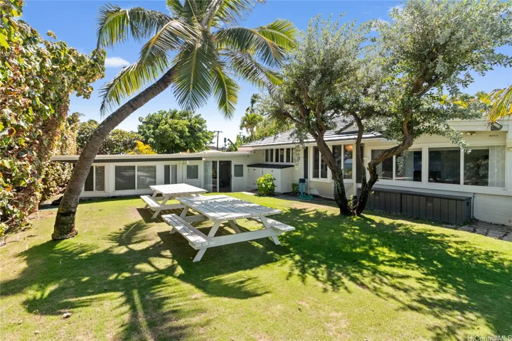 An additional side yard offers extra space to play, relax, or entertain, with the third bedroom’s sliding door opening directly onto this private outdoor area—perfect for indoor-outdoor living. North Shore Haleiwa Hawaii.