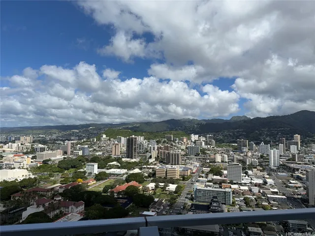 Cool mountain and city views from the lanai