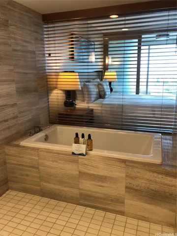 Deep soaking tub