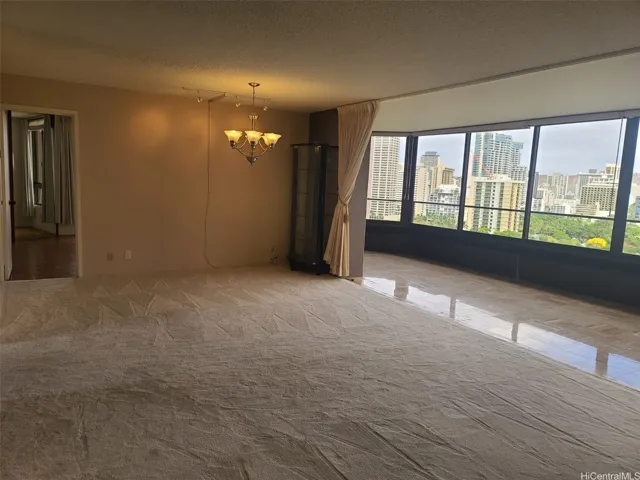 Spacious area to dine with amazing views