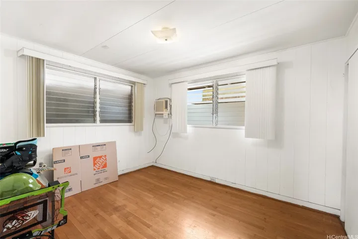 3 Bd/1 Ba Dwelling
