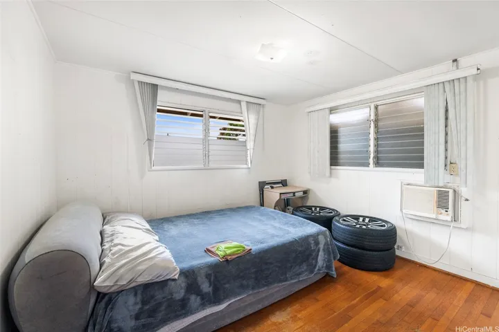 3 Bd/1 Ba Dwelling