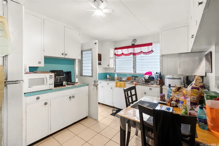 3 Bd/1 Ba Dwelling