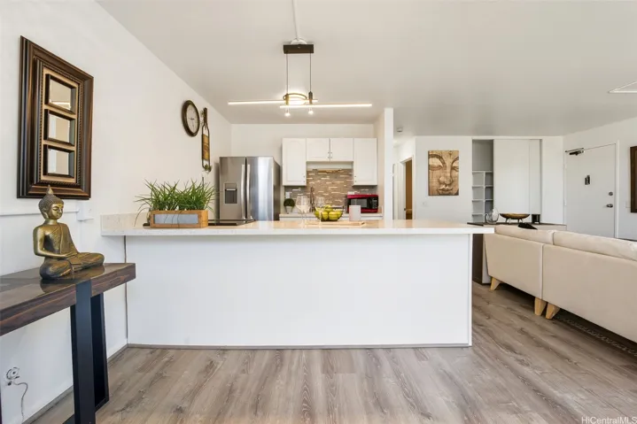 Dining area to the open kitchen