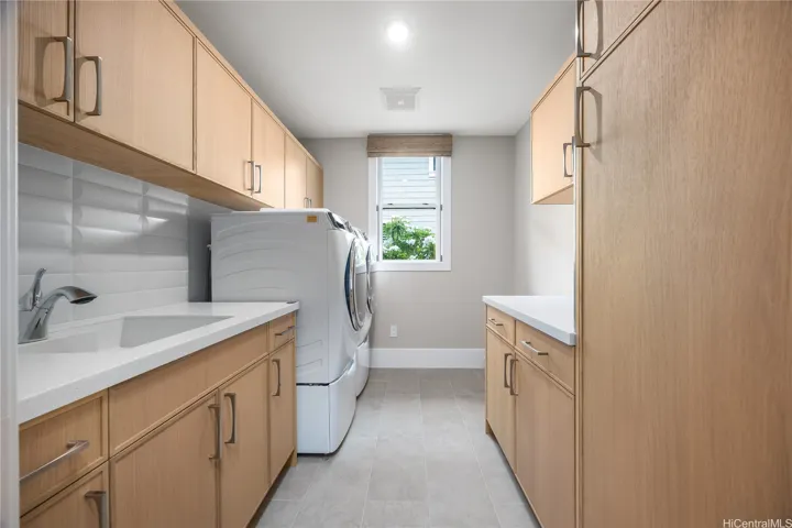 Photo is of the model home 75.30 B (Reverse) and may differ from actual improvements, if any, when constructed. The specific features in a residence vary from home to home and not all features are available in all series or all floorplans within a series. We reserve the right to modify or cancel these specific features, substitute equipment, materials, appliances and brand names in our sole discretion. Color and size variations may occur.