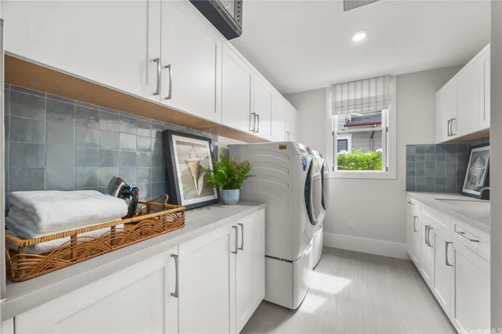 Photo is of the model home 75.20 A and may differ from actual improvements, if any, when constructed. The specific features in a residence vary from home to home and not all features are available in all series or all floorplans within a series. We reserve the right to modify or cancel these specific features, substitute equipment, materials, appliances and brand names in our sole discretion. Color and size variations may occur.