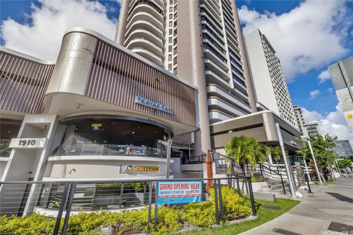 New restaurants on lower level, Island Market across the street
