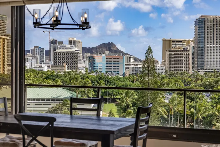 Framed Diamond Head view