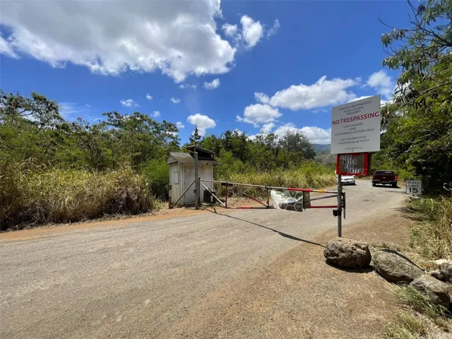 Entrance from Farrington Hwy