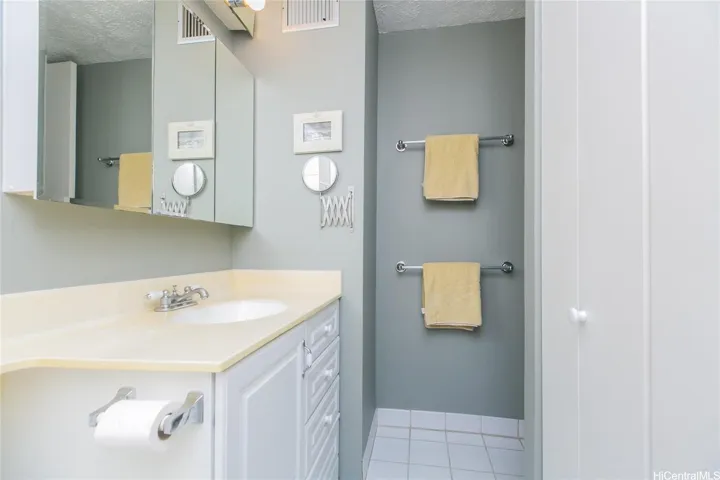 waikiki-1 bedroom-parking-furnished