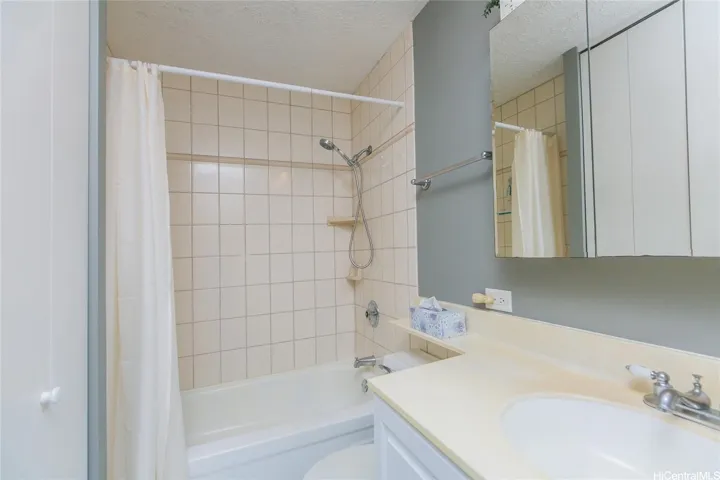 waikiki-1 bedroom-parking-furnished