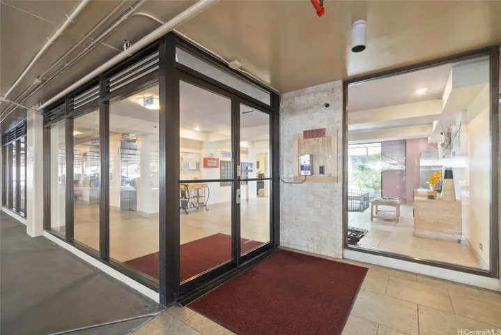 Clean, Well-Maintained Lobby